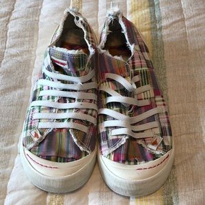 Rocket dogs size 8 womens shoes